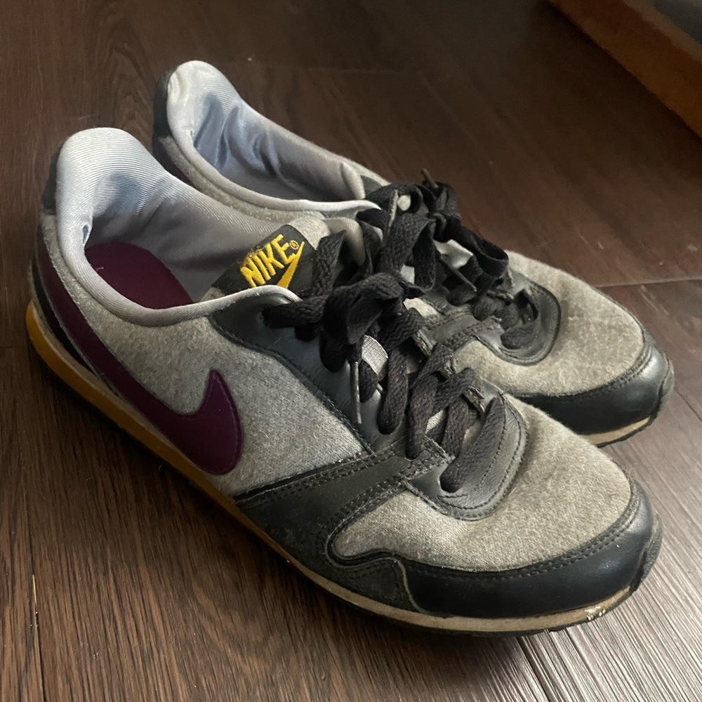 Nike jersey sneakers W 7.5
